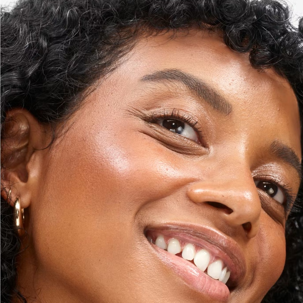 Glossier Cloud Paint Seamless Cheek Color – Coast - Picture 3 of 13